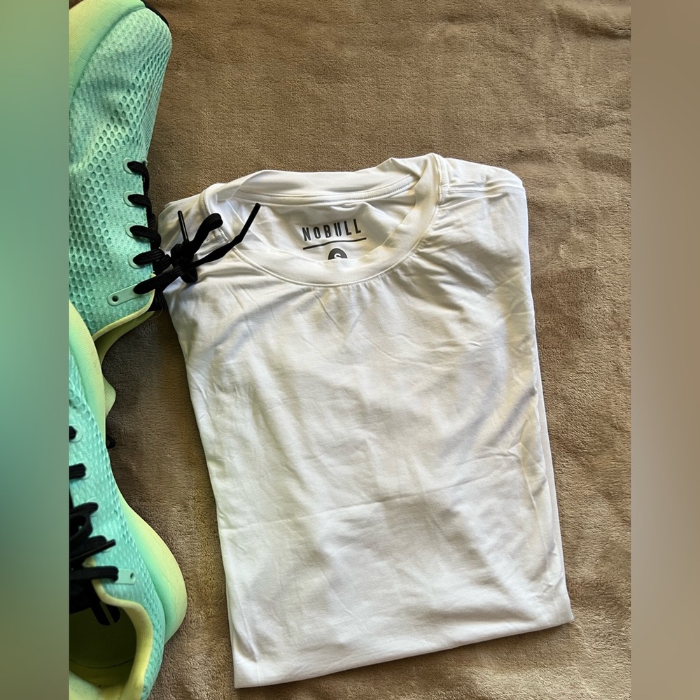 NoBull Men's White Crewneck Short Sleeve Athletic Workout T Shirt Size Small